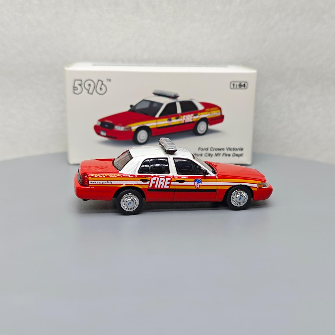 596 1:64 フォード クラウン ビクトリア 高シミュレ - Kids Toys Victoria のレビューと価格