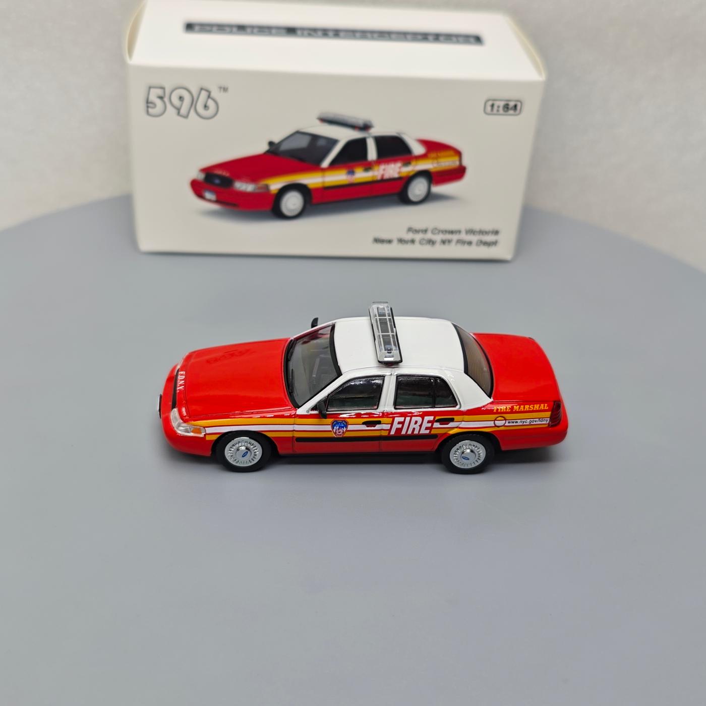 596 1:64 フォード クラウン ビクトリア 高シミュレ - Kids Toys Victoria のレビューと価格